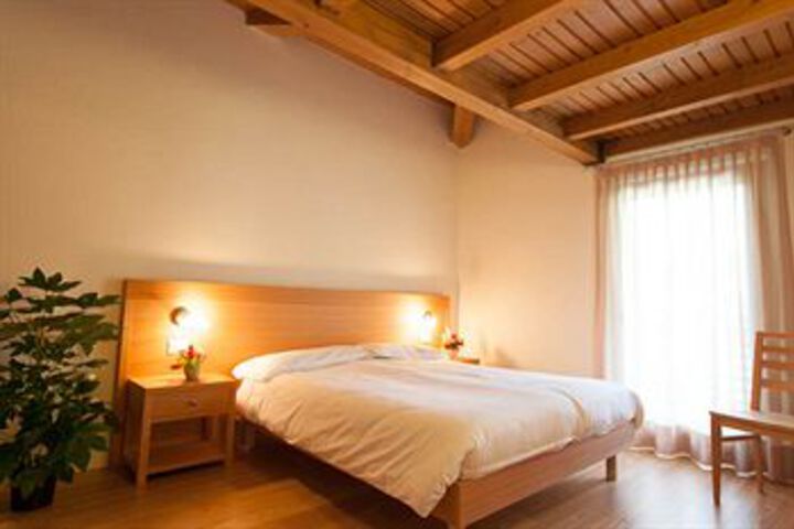 Room 9 of 28