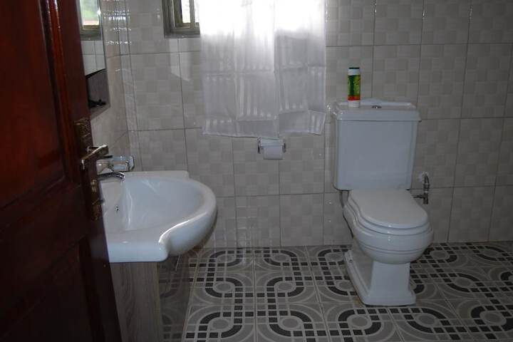 Room 35 of 76