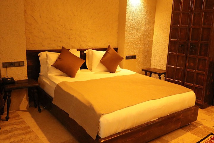 Room 32 of 100