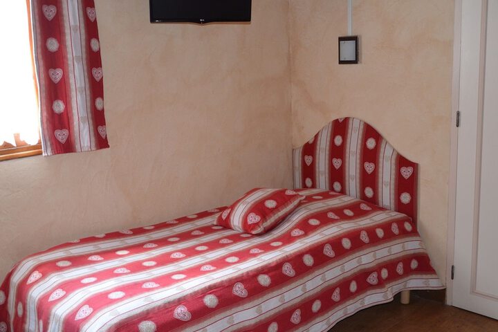 Room 10 of 13