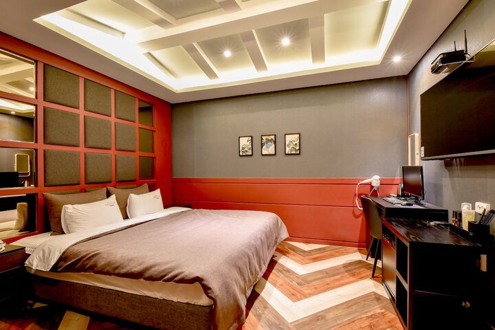 Room 18 of 84