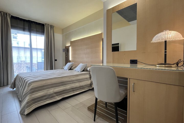 Room 32 of 92