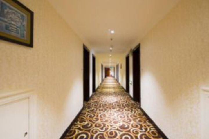 Ballroom/Hall 21 of 24
