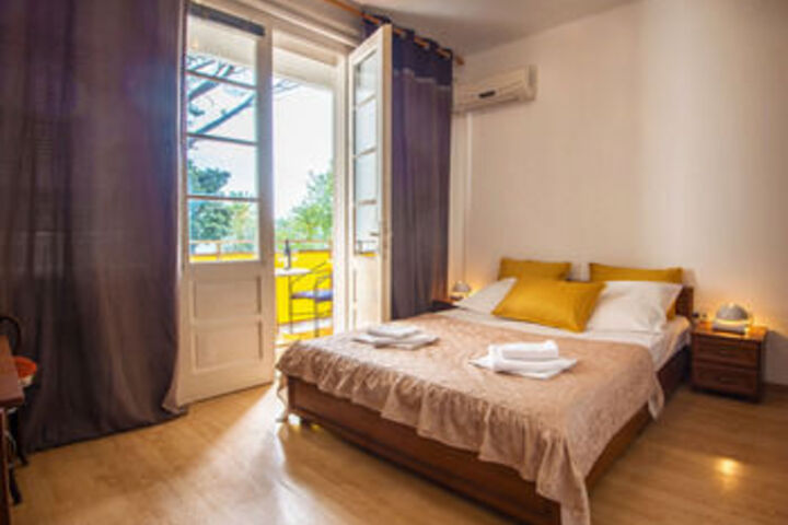 Room 10 of 30