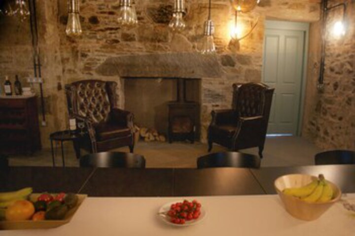 Dining 8 of 16