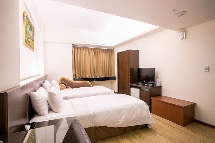Room 10 of 25