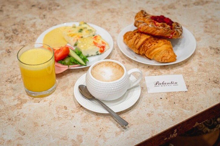 Breakfast/Coffee Service 33 of 39