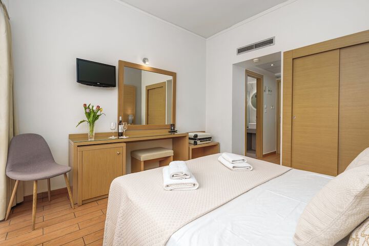 Room 7 of 34