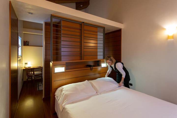 Room 20 of 106