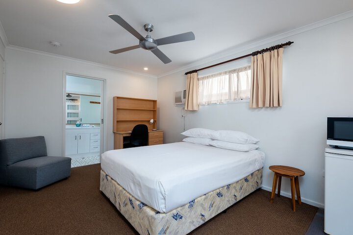Room 13 of 33