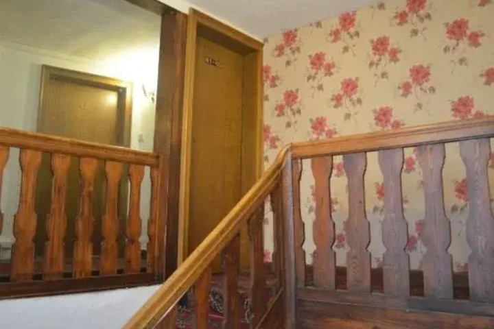 Room 12 of 17