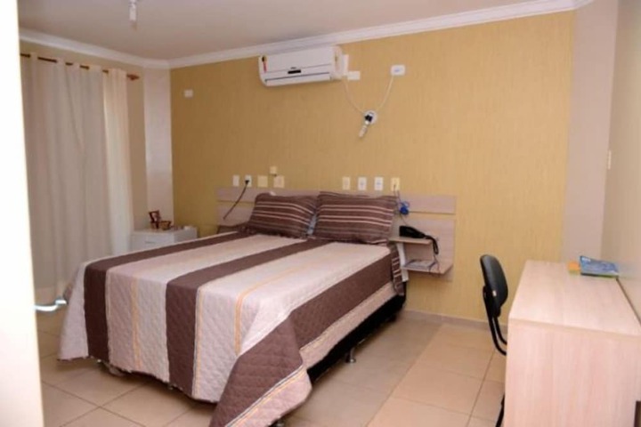 Room 6 of 25