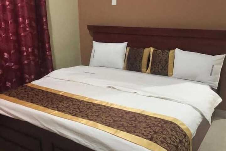 Room 4 of 119