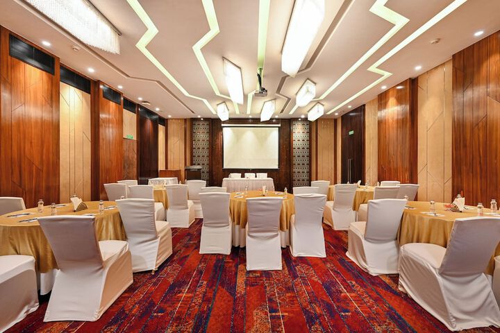 Ballroom/Hall 97 of 110