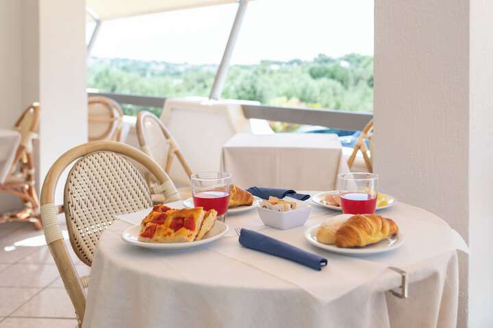 Breakfast/Coffee Service 22 of 41