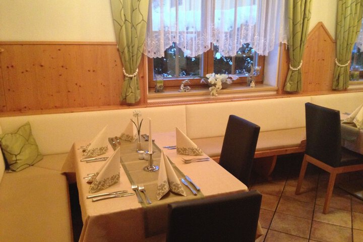Dining 30 of 43