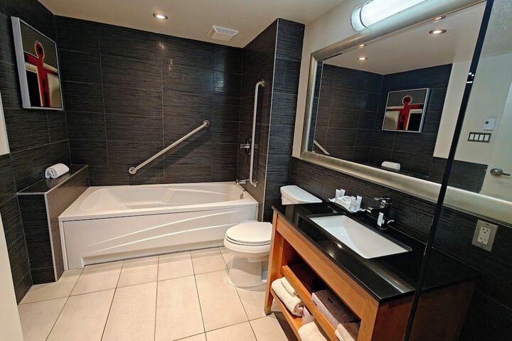 Room 25 of 46