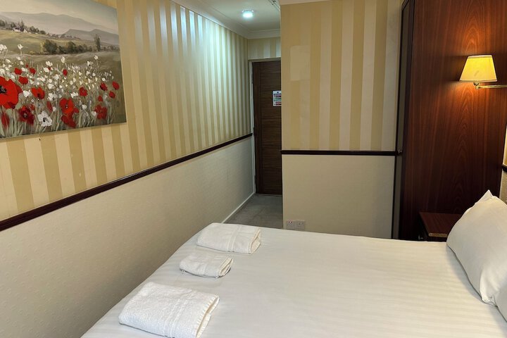 Room 25 of 74