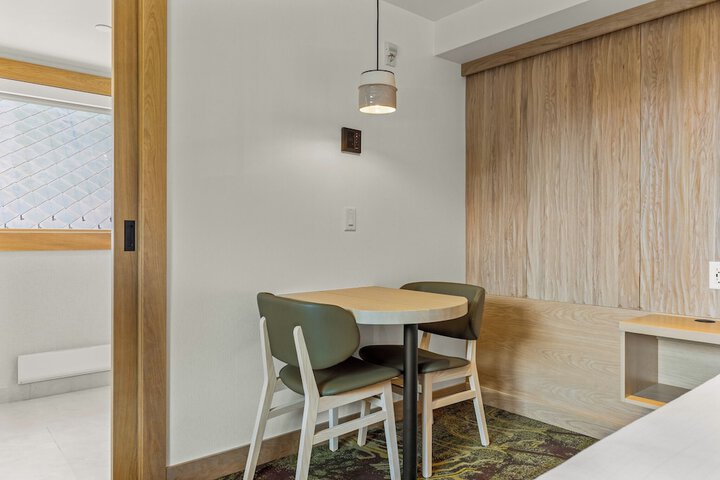 Room 18 of 48