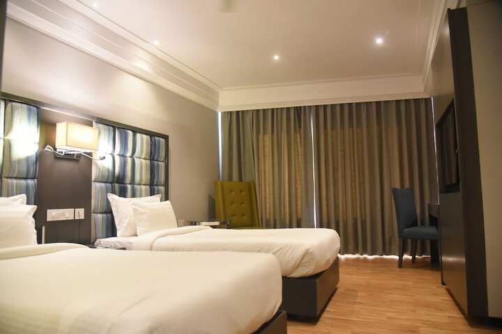 Room 5 of 18