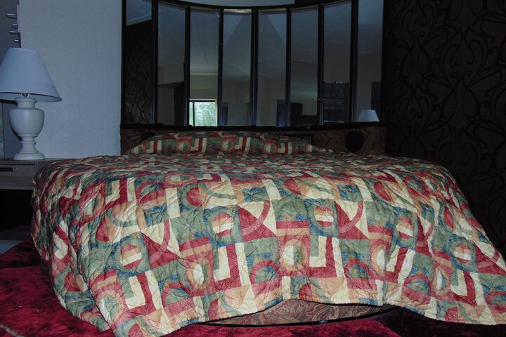1 Queen Bed (9 of 22)