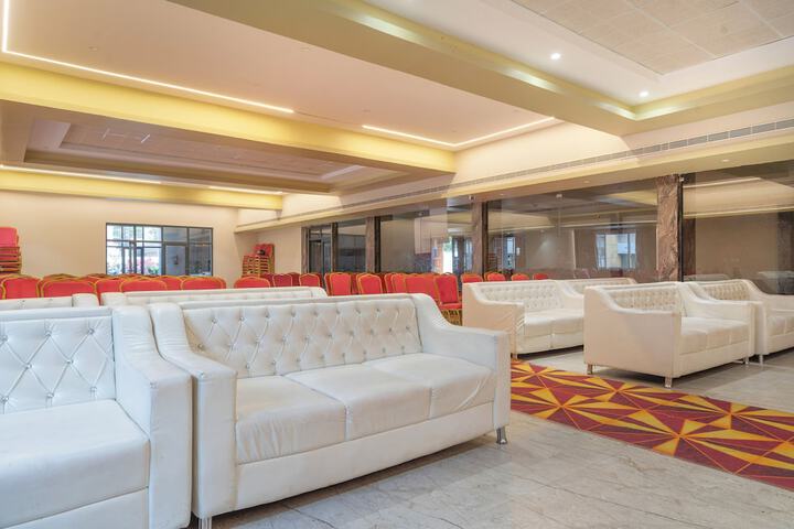 Ballroom/Hall 31 of 38
