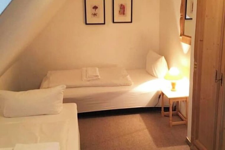 Room 2 of 29