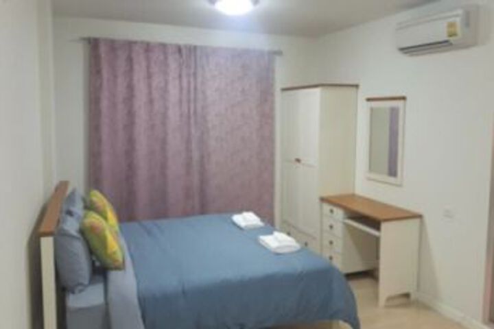 Room 12 of 28