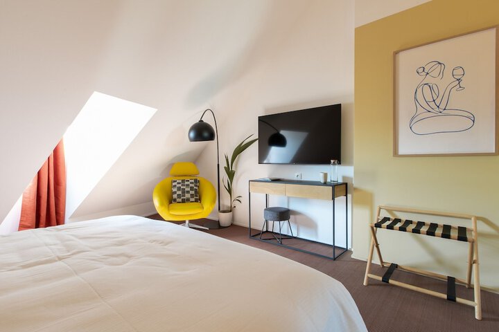 Room 17 of 47