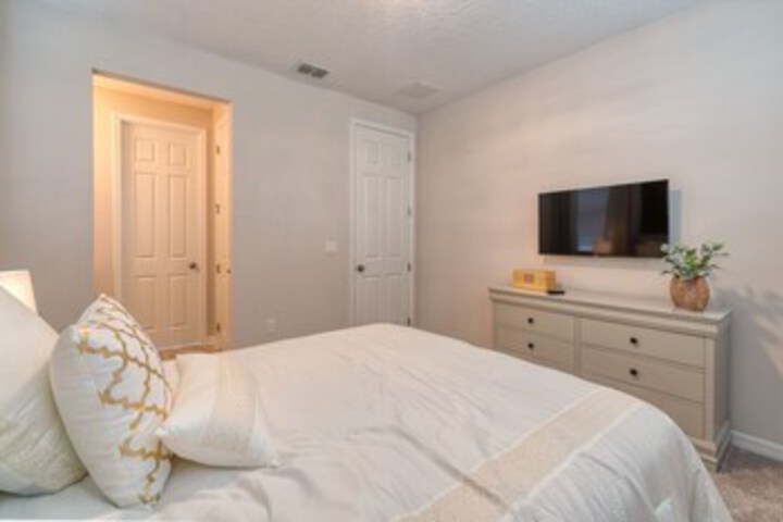Room 170 of 225