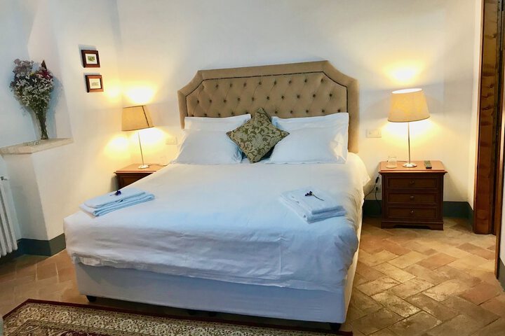 Room 6 of 33