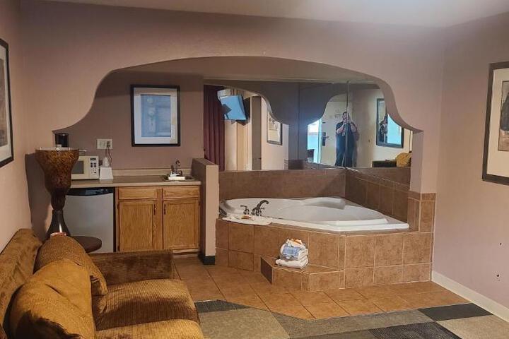 Basic King Bed (13 of 13)