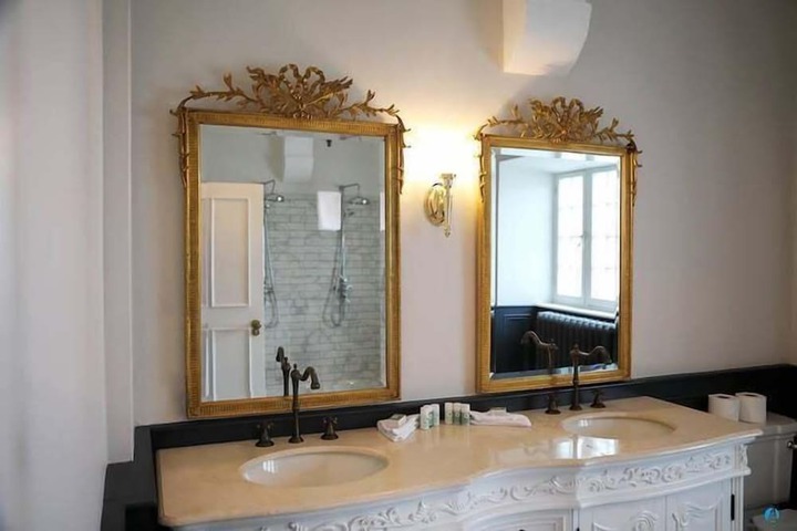 Vanity Photo