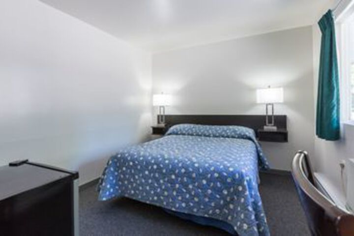 Room 12 of 16