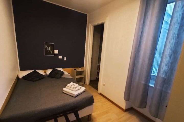 Room 18 of 32