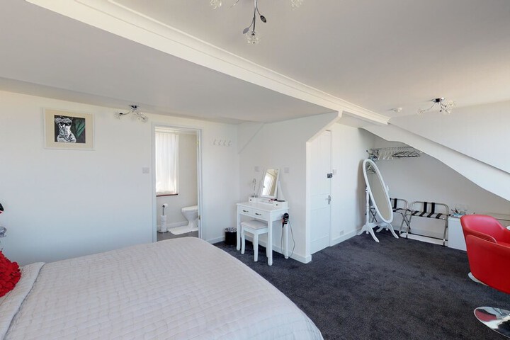 Room 28 of 39