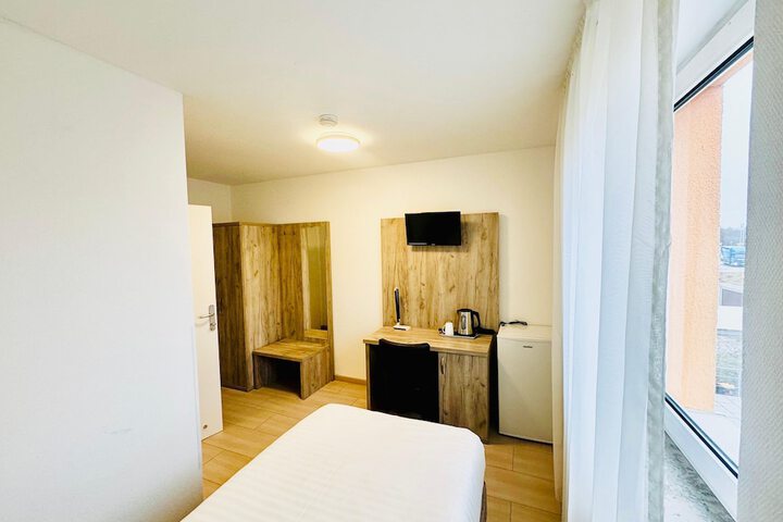 Room 12 of 34