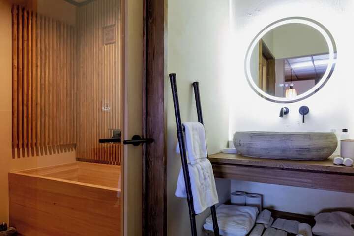 Room 21 of 57