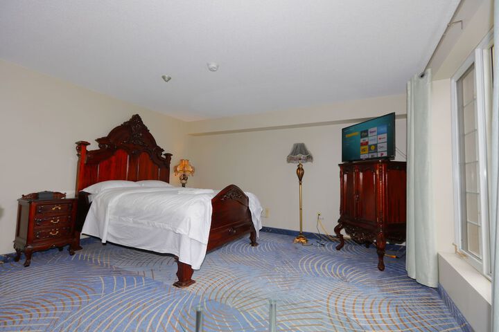 Classic Room 1 Queen Bed (11 of 16)