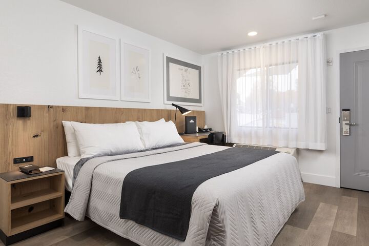 1 King Bed (7 of 24)