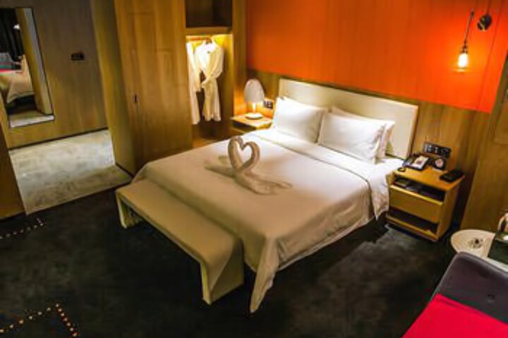 Room 8 of 8