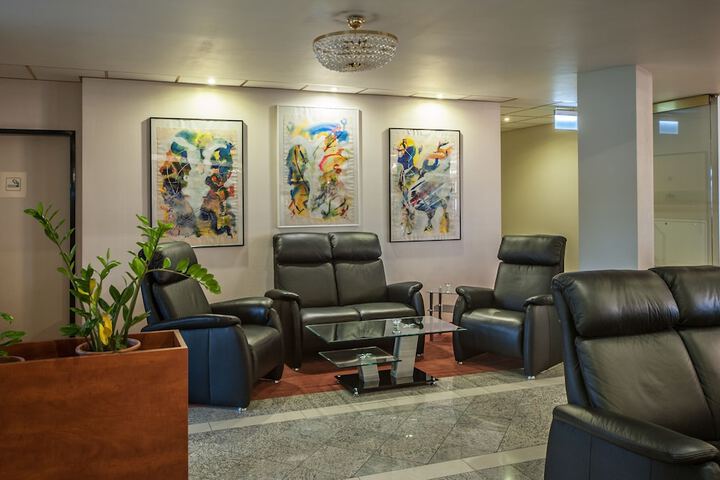 Entrance & Lobby