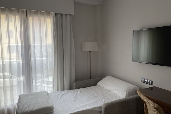 Room 4 of 46