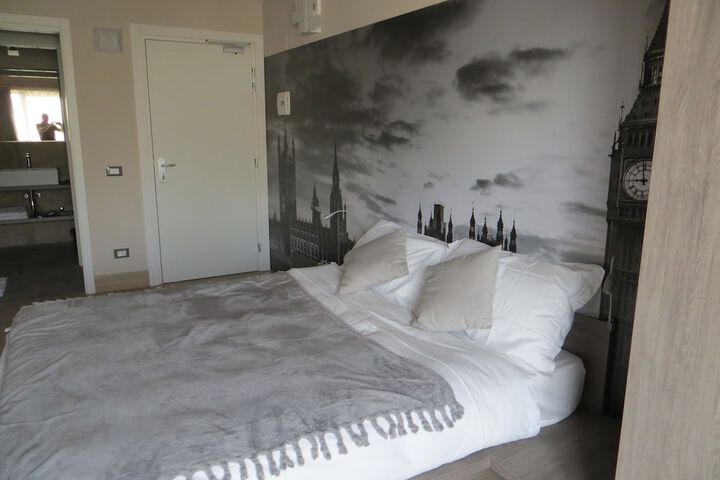 Room 16 of 71