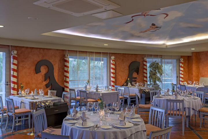 Ballroom/Hall 217 of 254