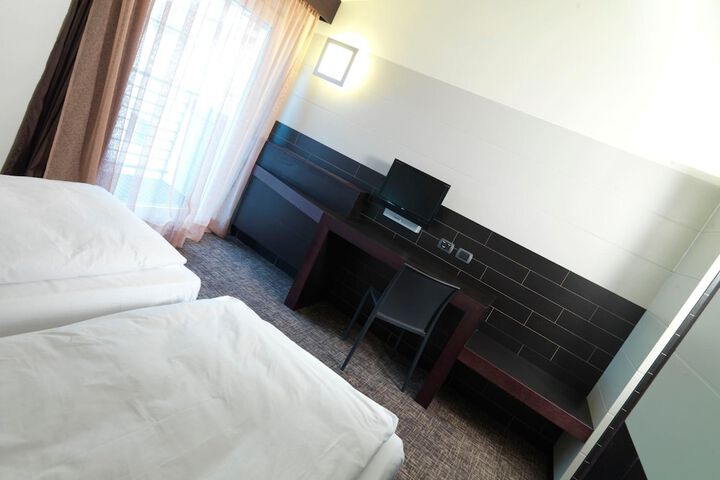 Room 12 of 43