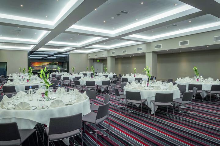 Ballroom/Hall 72 of 86