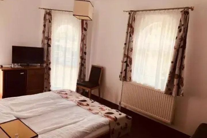 Room 2 of 5