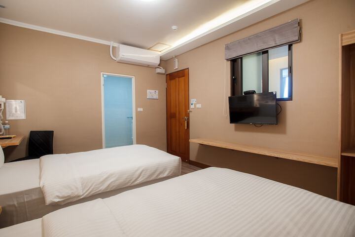 Room 37 of 91
