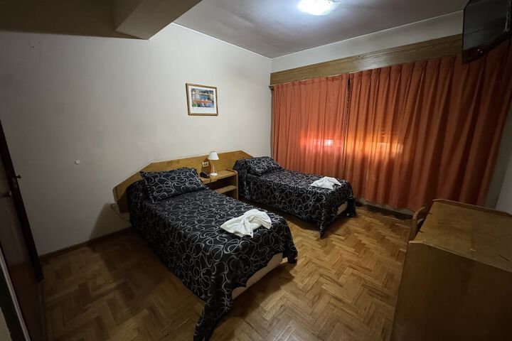 Room 9 of 16